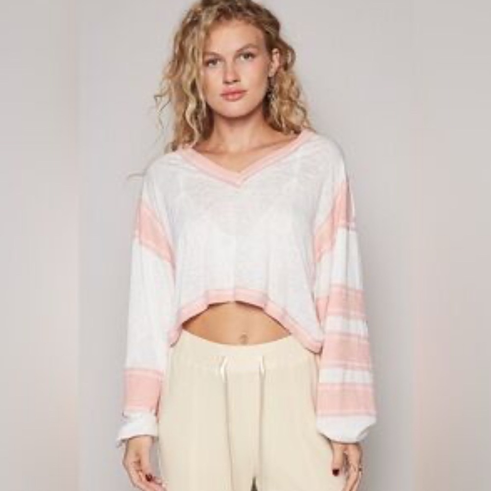 NWOT POL OVERSIZED LONG SLEEVE PINK AND WHITE V NECK TOP SIZE LARGE
